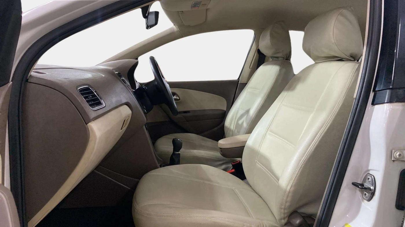 2013 Skoda Rapid AMBITION 1.6 MPI MT PLUS, Petrol, Manual, 60,774 km, Right Side Front Door Cabin