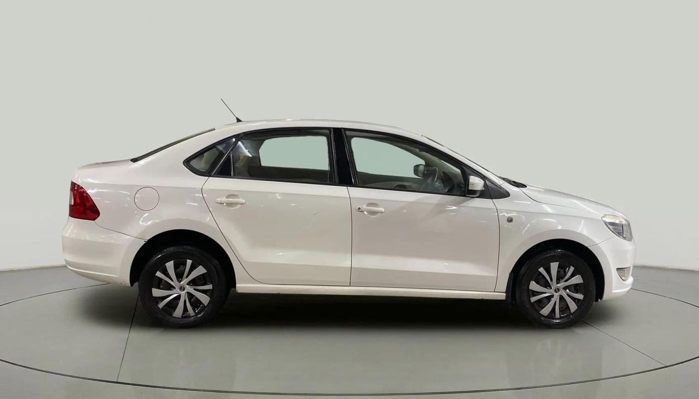 2013 Skoda Rapid AMBITION 1.6 MPI MT PLUS, Petrol, Manual, 60,774 km, Right Side View