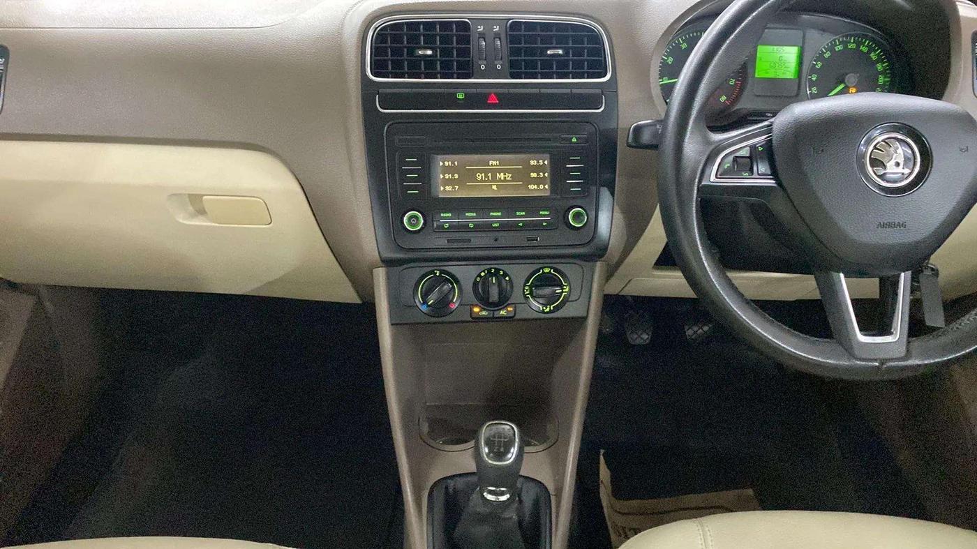2013 Skoda Rapid AMBITION 1.6 MPI MT PLUS, Petrol, Manual, 60,774 km, Air Conditioner