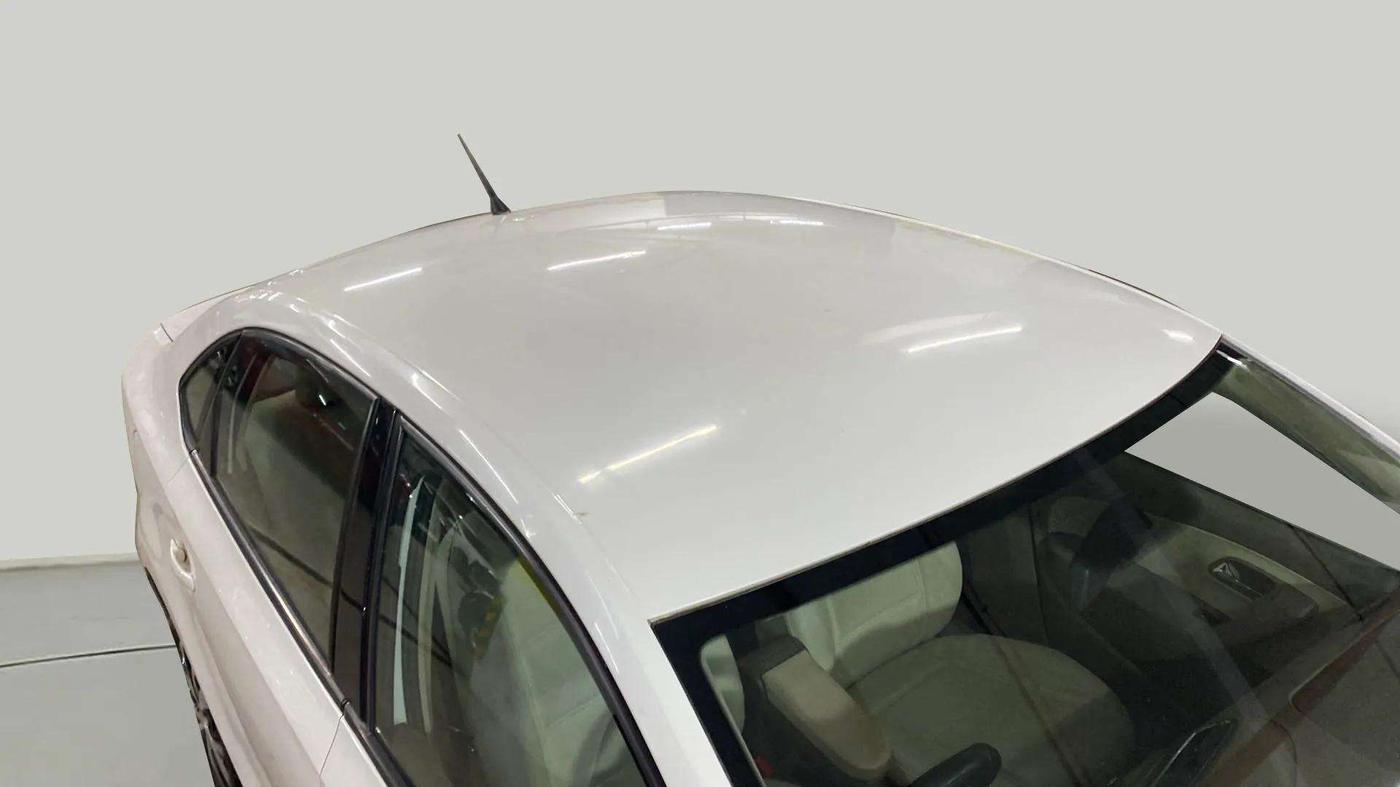 2013 Skoda Rapid AMBITION 1.6 MPI MT PLUS, Petrol, Manual, 60,774 km, Roof