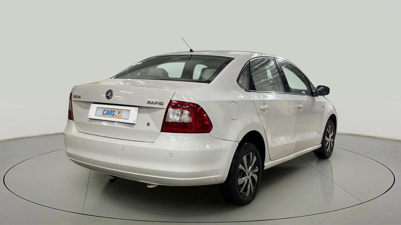 2013 Skoda Rapid AMBITION 1.6 MPI MT PLUS, Petrol, Manual, 60,774 km, Right Back Diagonal