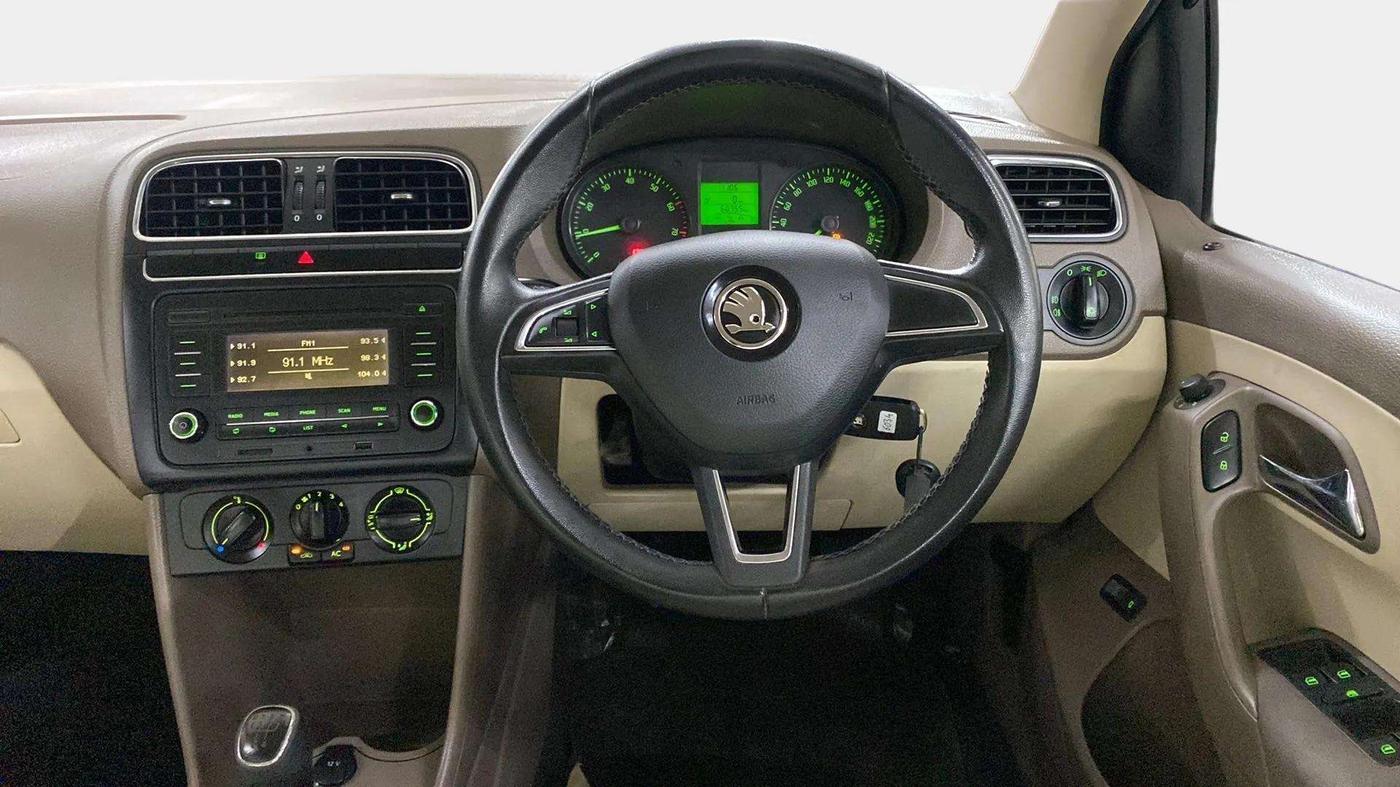 2013 Skoda Rapid AMBITION 1.6 MPI MT PLUS, Petrol, Manual, 60,774 km, Steering Wheel Close Up