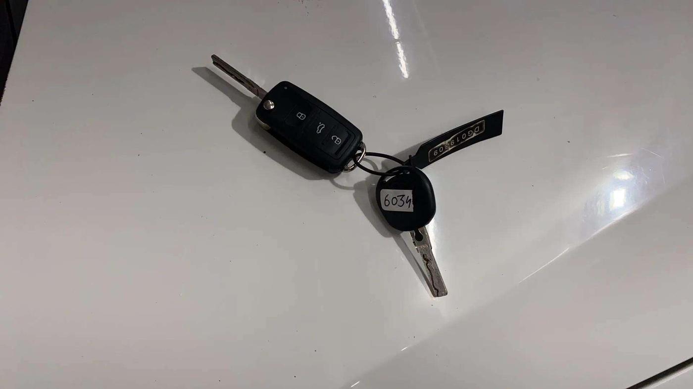 2013 Skoda Rapid AMBITION 1.6 MPI MT PLUS, Petrol, Manual, 60,774 km, Key Close Up