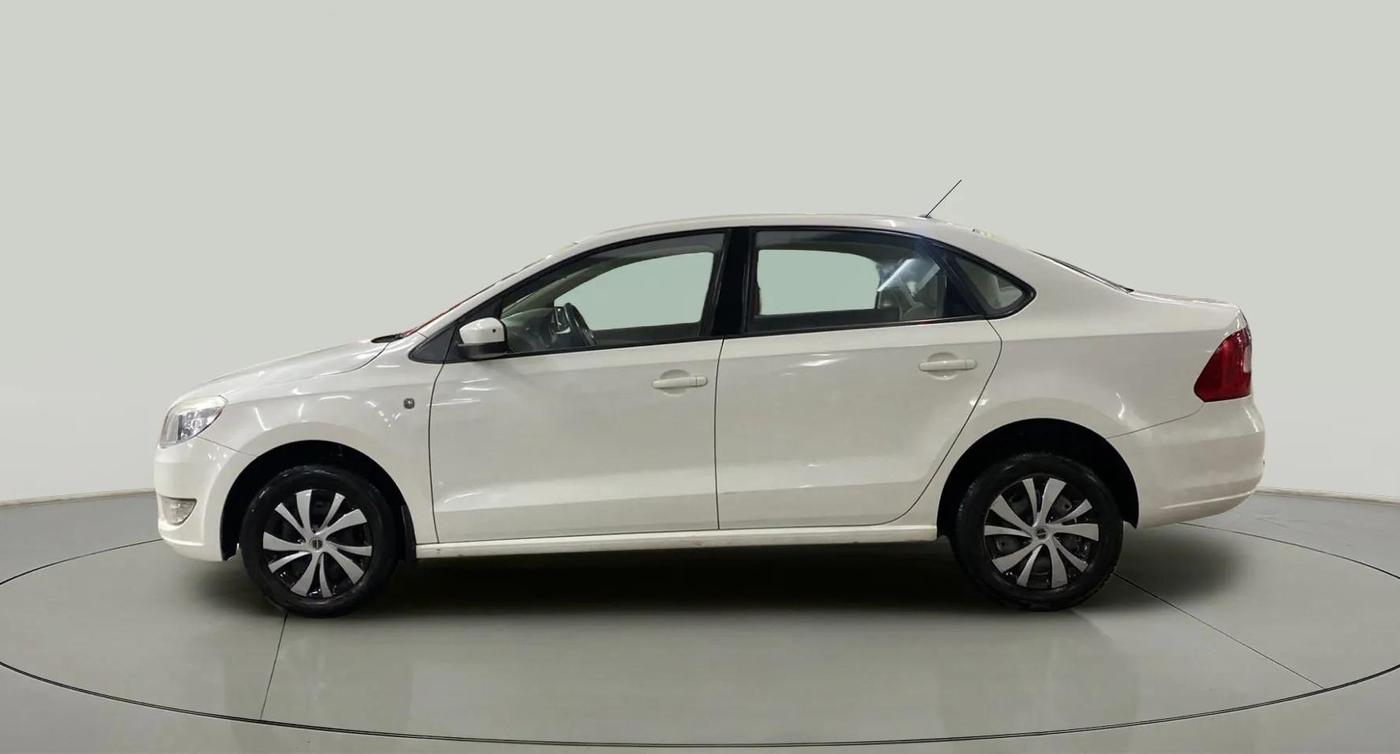 2013 Skoda Rapid AMBITION 1.6 MPI MT PLUS, Petrol, Manual, 60,774 km, Left Side