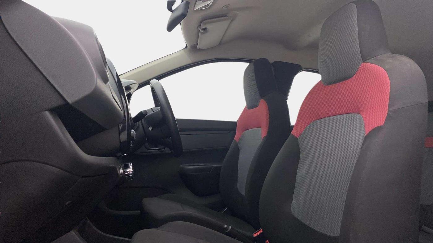 2017 Renault Kwid RXT 1.0 AMT, Petrol, Automatic, 47,830 km, Right Side Front Door Cabin