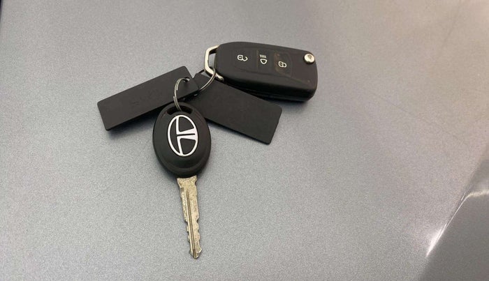 2019 Tata Tiago XT PETROL, Petrol, Manual, 60,385 km, Key Close Up
