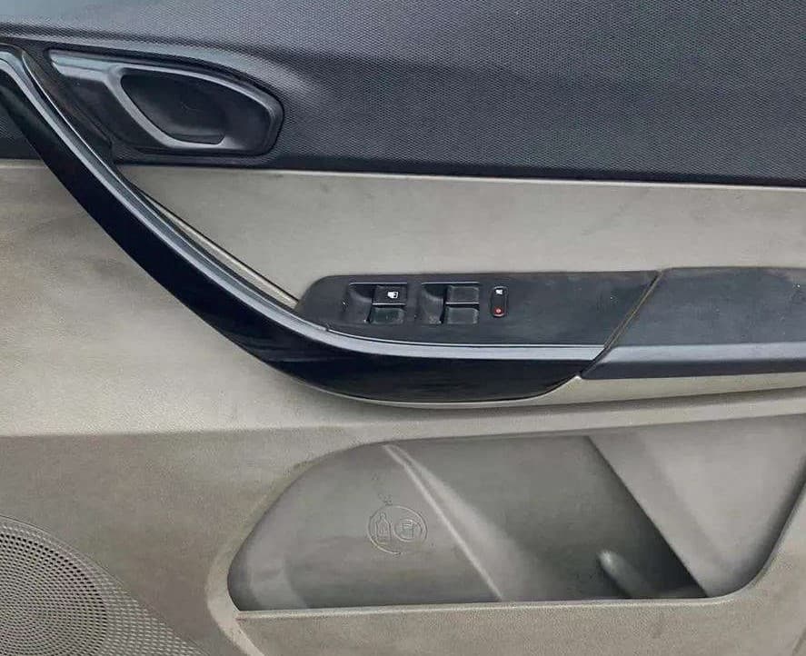 2019 Tata Tiago XT PETROL, Petrol, Manual, 60,385 km, Driver Side Door Panels Control