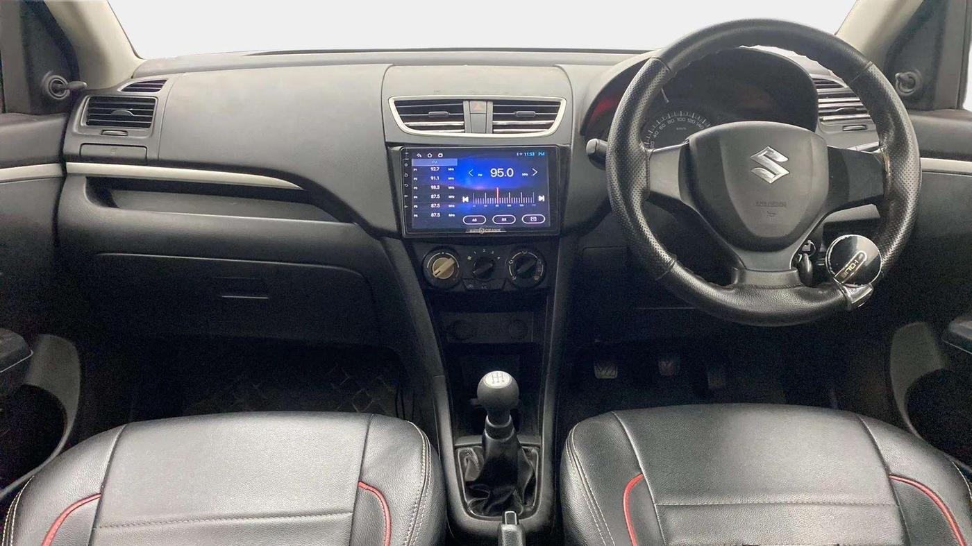 2017 Maruti Swift LXI (O), Petrol, Manual, 30,962 km, Dashboard