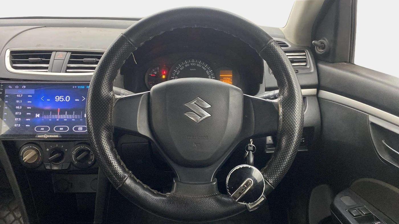 2017 Maruti Swift LXI (O), Petrol, Manual, 30,962 km, Steering Wheel Close Up