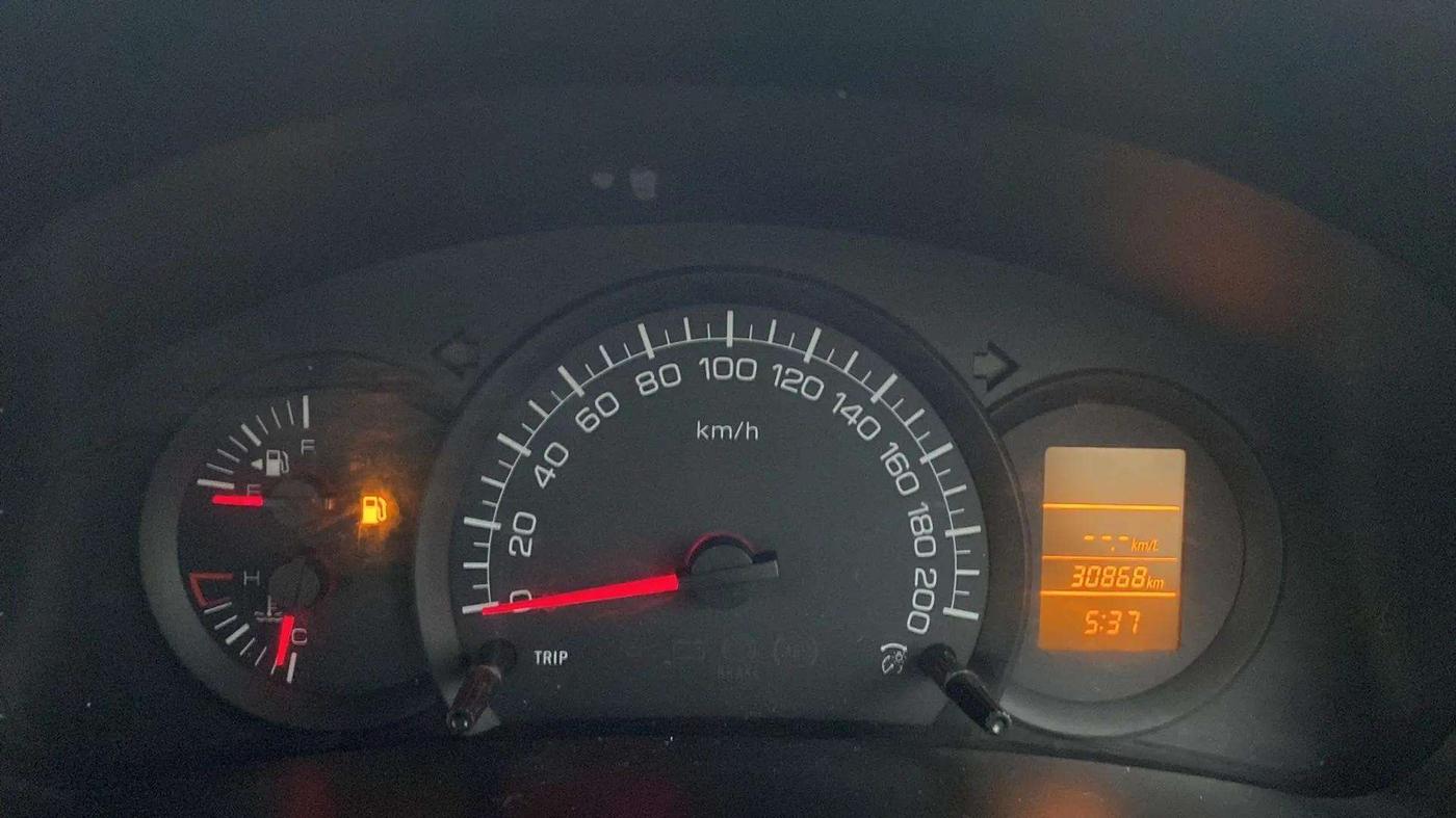 2017 Maruti Swift LXI (O), Petrol, Manual, 30,962 km, Odometer Image