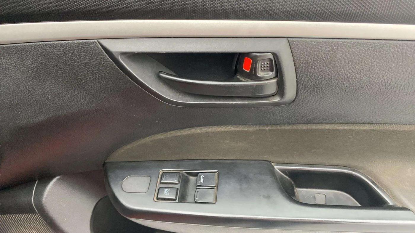 2017 Maruti Swift LXI (O), Petrol, Manual, 30,962 km, Driver Side Door Panels Control