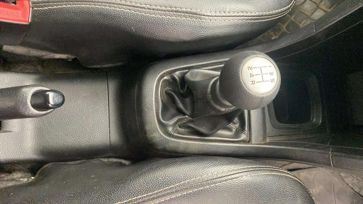 2017 Maruti Swift LXI (O), Petrol, Manual, 30,962 km, Gear Lever