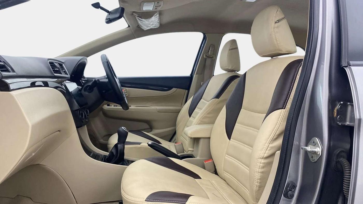 2017 Maruti Ciaz SIGMA 1.4 MT PETROL, Petrol, Manual, 61,689 km, Right Side Front Door Cabin