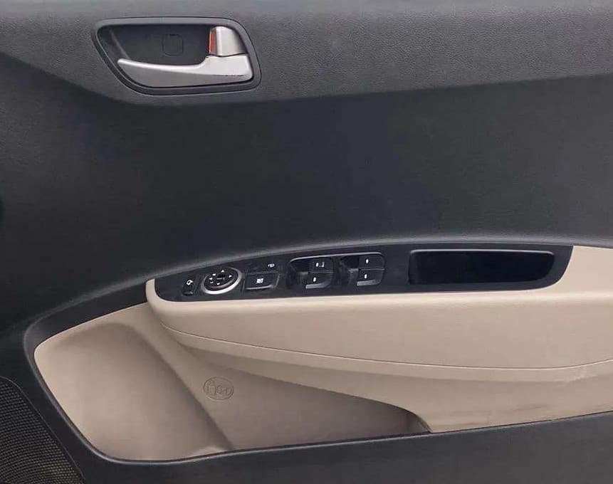 2014 Hyundai Xcent SX 1.2 (O), Petrol, Manual, 85,673 km, Driver Side Adjustment Panel