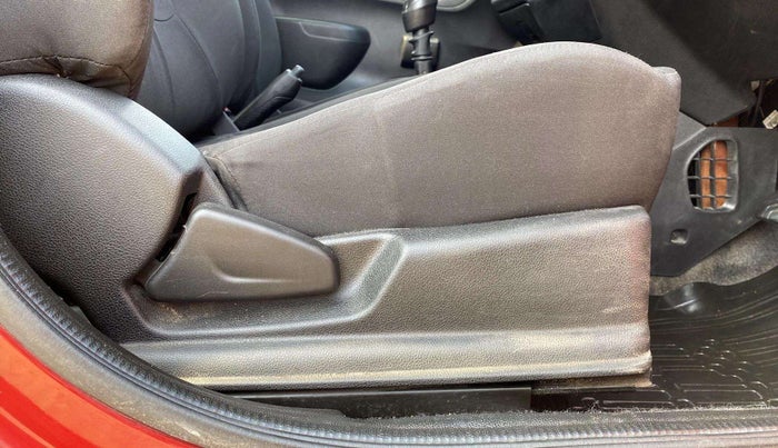 2017 Renault Kwid RXL 1.0, Petrol, Manual, 51,166 km, Driver Side Adjustment Panel