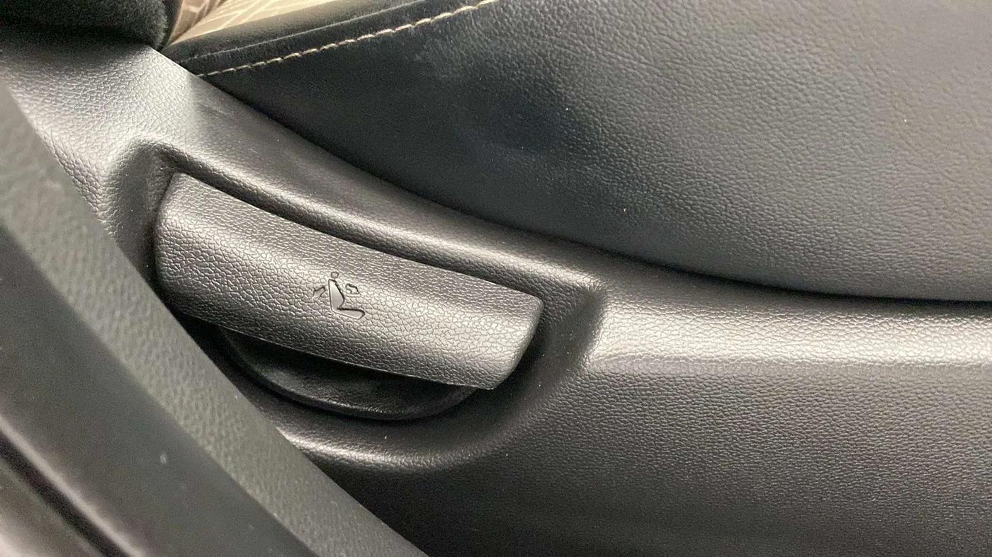 2019 Hyundai Grand i10 SPORTZ 1.2 KAPPA VTVT, Petrol, Manual, 26,466 km, Driver Side Adjustment Panel