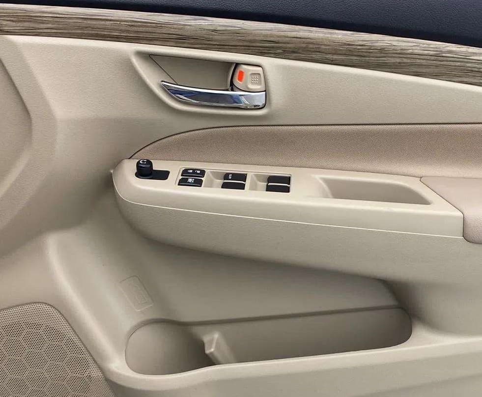 2021 Maruti Ciaz SIGMA 1.5 SHVS MT  PETROL, Petrol, Manual, 25,640 km, Driver Side Door Panels Control