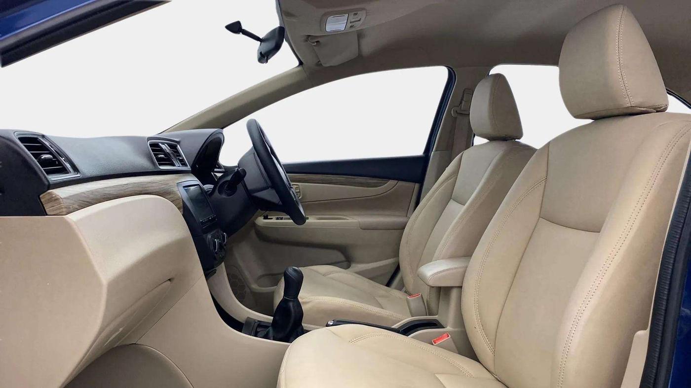 2021 Maruti Ciaz SIGMA 1.5 SHVS MT  PETROL, Petrol, Manual, 25,640 km, Right Side Front Door Cabin