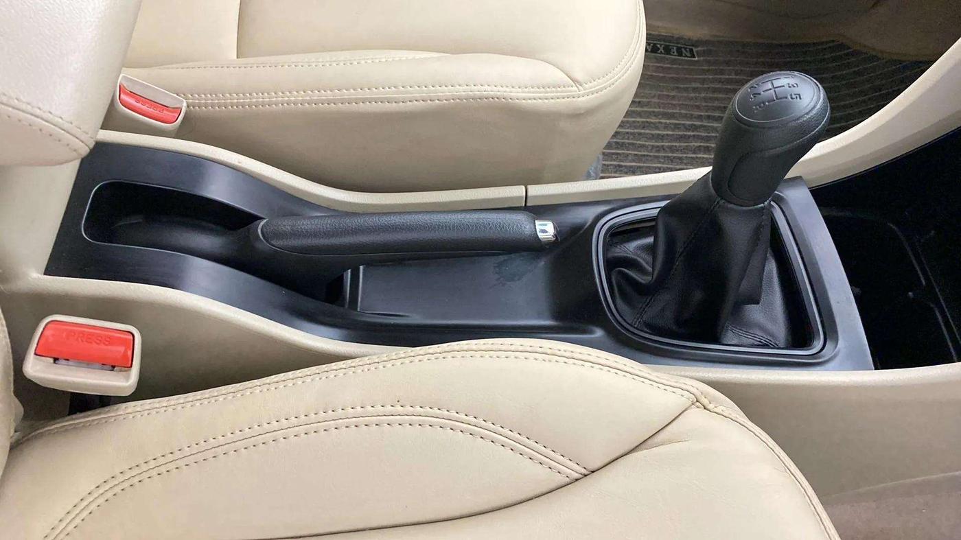 2021 Maruti Ciaz SIGMA 1.5 SHVS MT  PETROL, Petrol, Manual, 25,640 km, Gear Lever