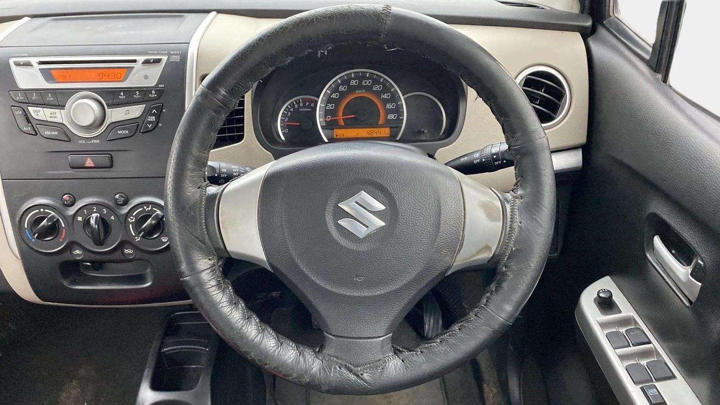 2015 Maruti Wagon R 1.0 VXI, Petrol, Manual, 48,418 km, Steering Wheel Close Up