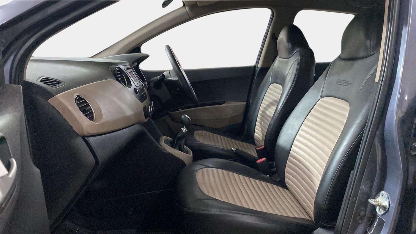2015 Hyundai Grand i10 SPORTZ 1.2 KAPPA VTVT, Petrol, Manual, 35,890 km, Right Side Front Door Cabin