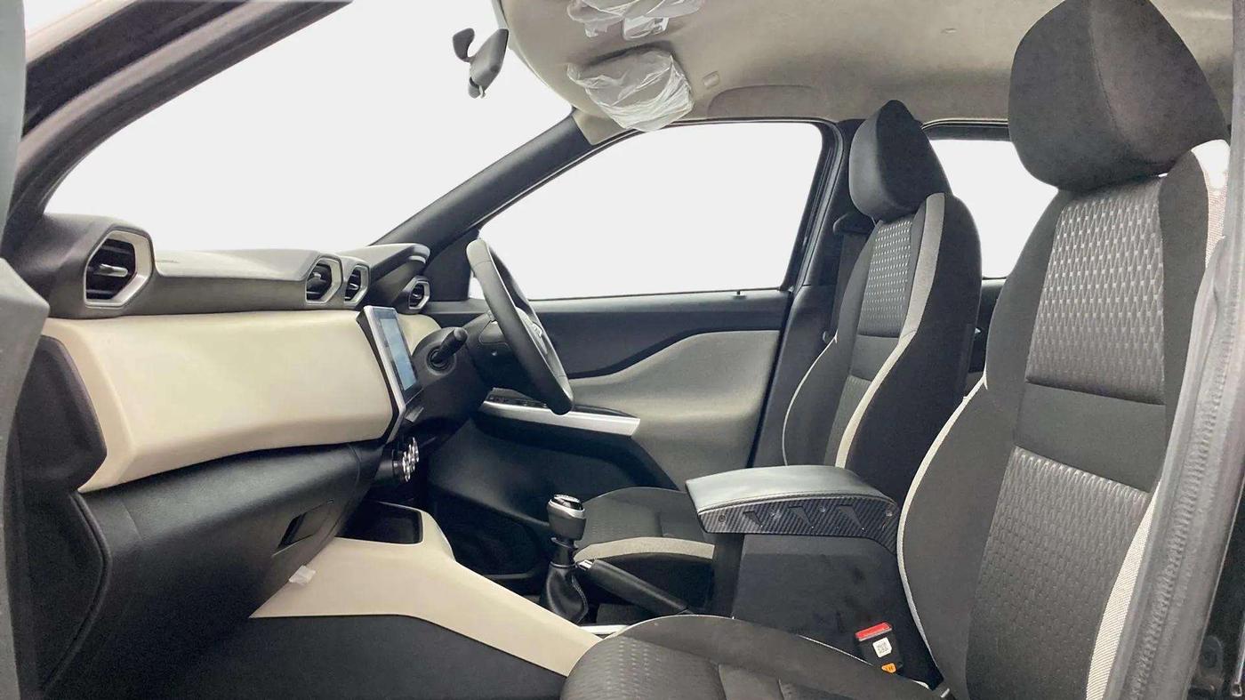 2023 Nissan MAGNITE XV MT, Petrol, Manual, 15,794 km, Right Side Front Door Cabin