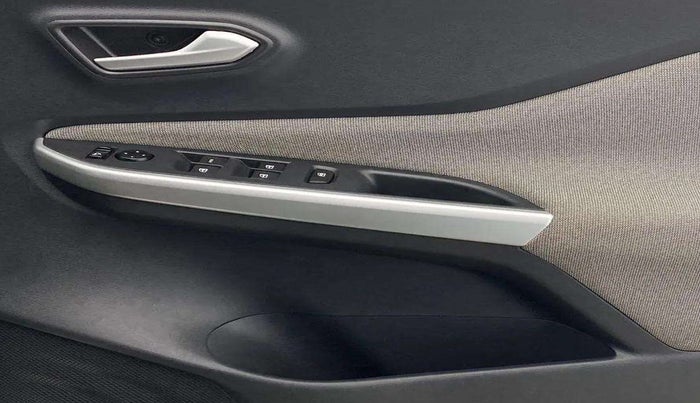 2023 Nissan MAGNITE XV MT, Petrol, Manual, 15,794 km, Driver Side Door Panels Control