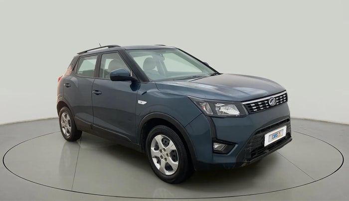 2020 Mahindra XUV300 W6 1.2 PETROL, Petrol, Manual, 30,627 km, Right Front Diagonal