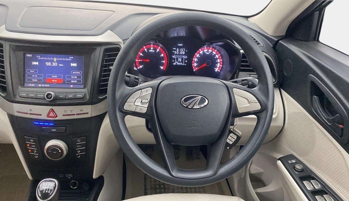 2020 Mahindra XUV300 W6 1.2 PETROL, Petrol, Manual, 30,627 km, Steering Wheel Close Up