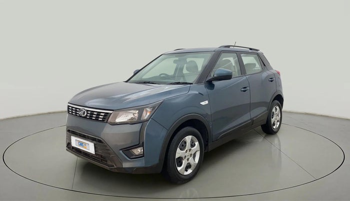 2020 Mahindra XUV300 W6 1.2 PETROL, Petrol, Manual, 30,627 km, Left Front Diagonal