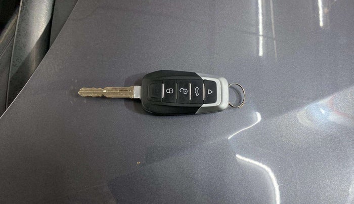2018 Hyundai NEW SANTRO MAGNA CNG, CNG, Manual, 60,087 km, Key Close Up