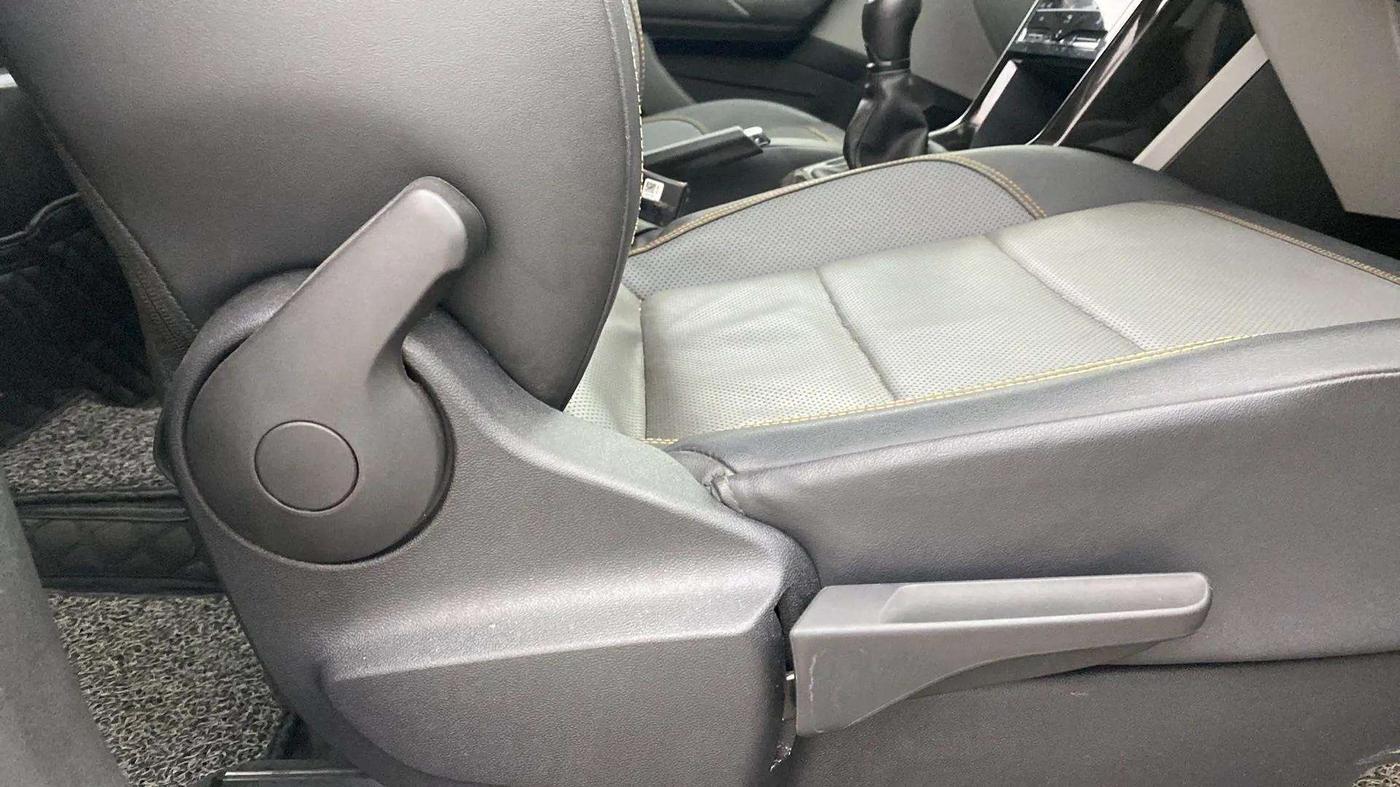 2021 Skoda KUSHAQ STYLE 1.0L TSI MT, Petrol, Manual, 27,330 km, Driver Side Adjustment Panel