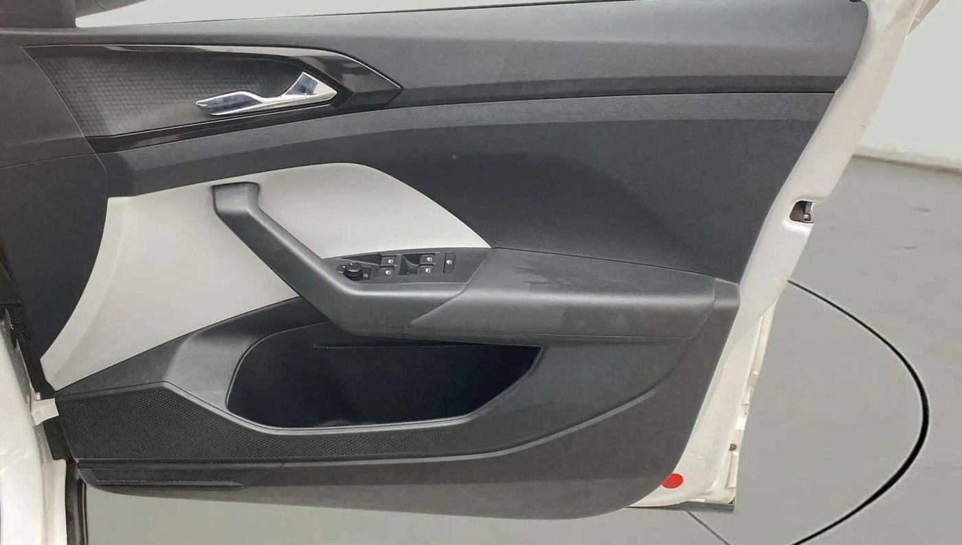 2021 Skoda KUSHAQ STYLE 1.0L TSI MT, Petrol, Manual, 27,330 km, Driver Side Door Panels Control