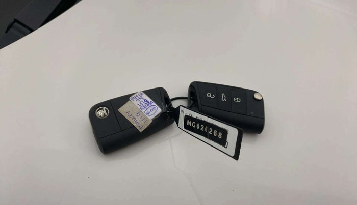2021 Skoda KUSHAQ STYLE 1.0L TSI MT, Petrol, Manual, 27,330 km, Key Close Up