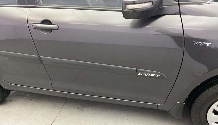 2017 Maruti Swift VXI, Petrol, Manual, 86,251 km, Right running board - Minor scratches