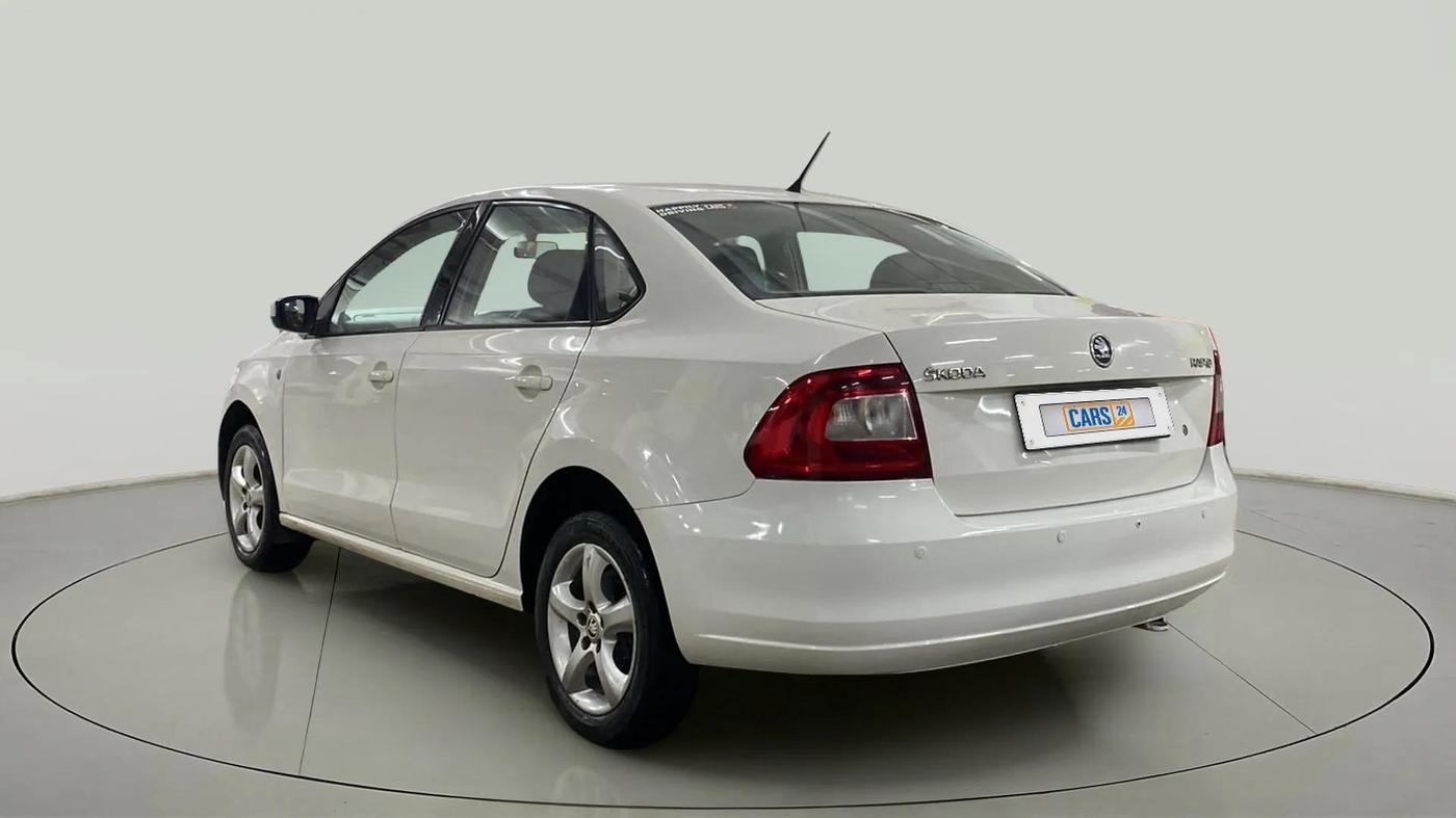 2015 Skoda Rapid AMBITION 1.6 MPI MT PLUS, Petrol, Manual, 56,870 km, Left Back Diagonal