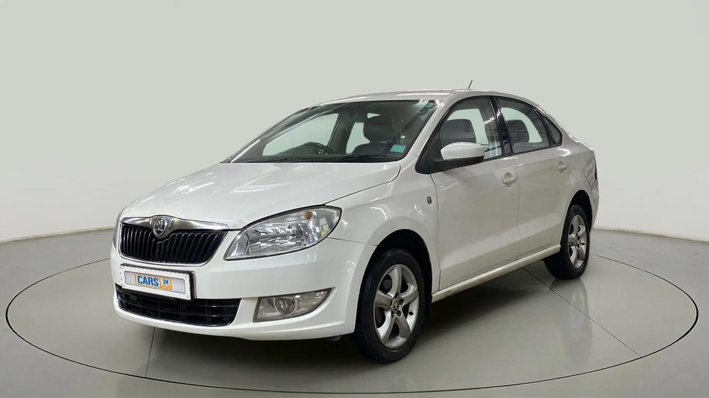 2015 Skoda Rapid AMBITION 1.6 MPI MT PLUS, Petrol, Manual, 56,870 km, Left Front Diagonal