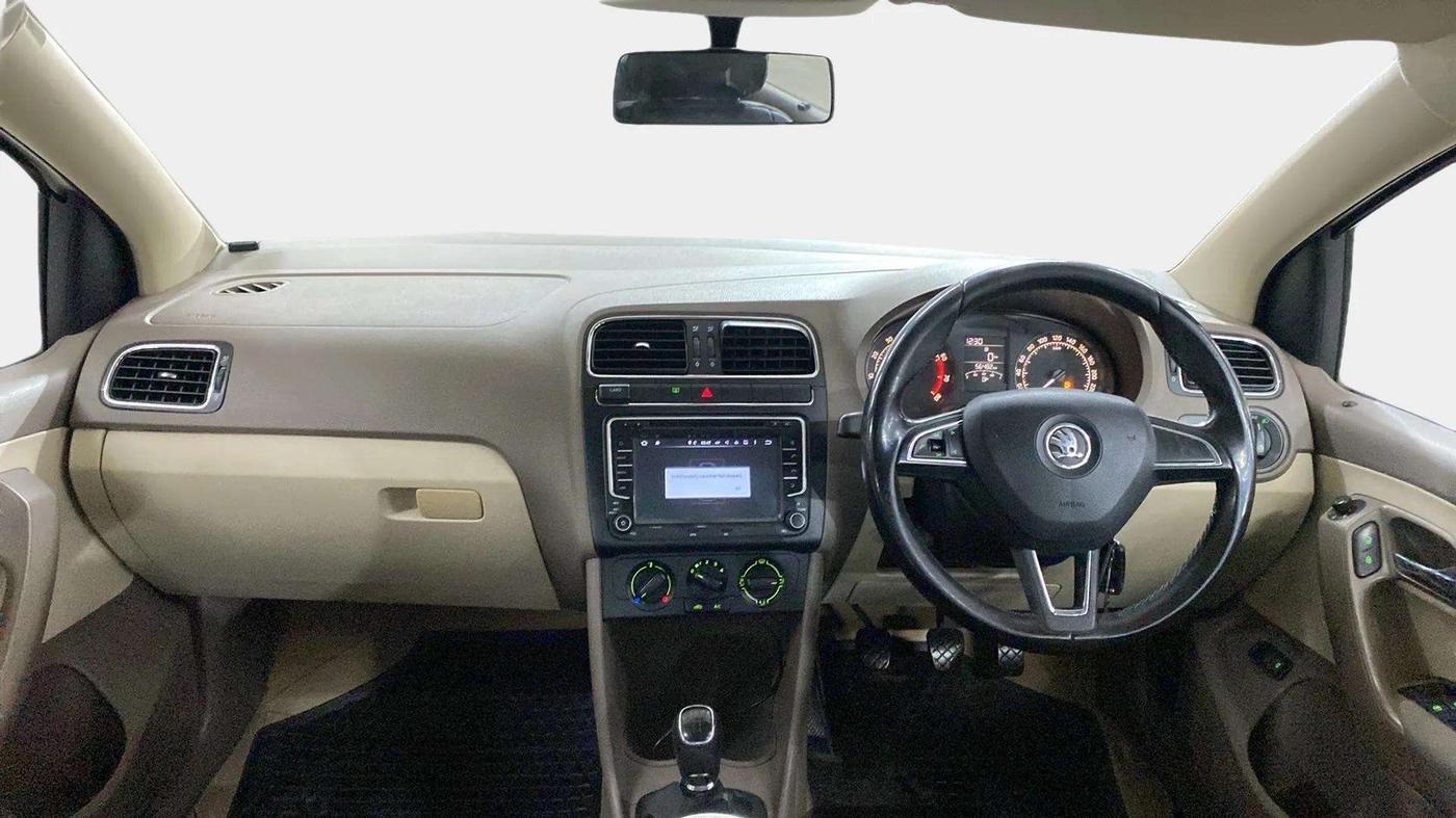 2015 Skoda Rapid AMBITION 1.6 MPI MT PLUS, Petrol, Manual, 56,870 km, Dashboard