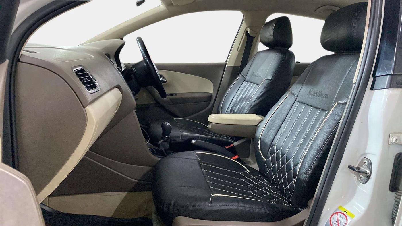 2015 Skoda Rapid AMBITION 1.6 MPI MT PLUS, Petrol, Manual, 56,870 km, Right Side Front Door Cabin