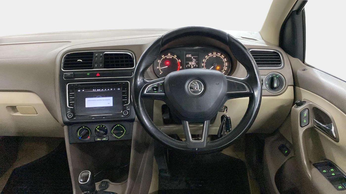 2015 Skoda Rapid AMBITION 1.6 MPI MT PLUS, Petrol, Manual, 56,870 km, Steering Wheel Close Up