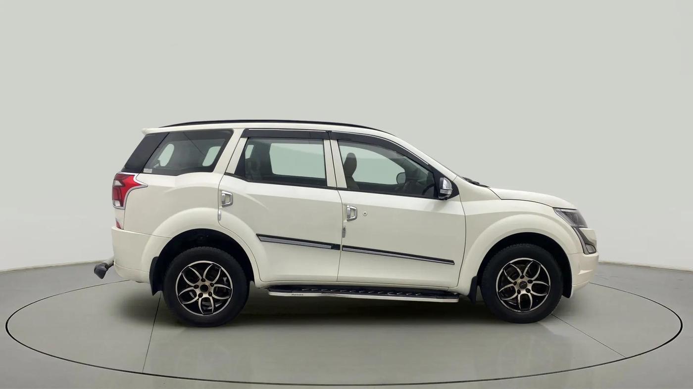 2018 Mahindra XUV500 W5, Diesel, Manual, 42,641 km, Right Side View