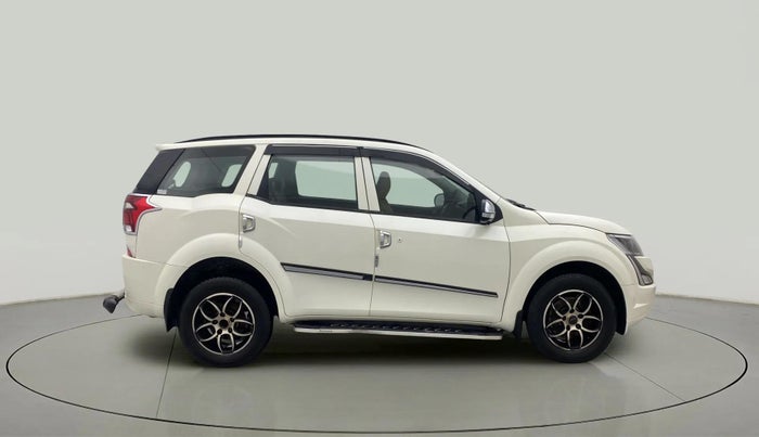 2018 Mahindra XUV500 W5, Diesel, Manual, 42,641 km, Right Side View