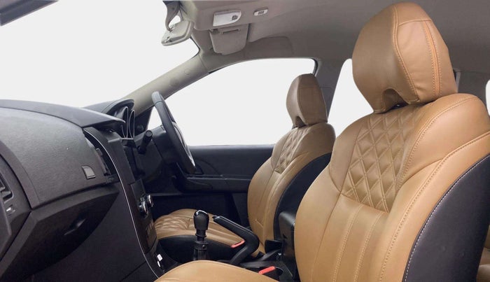 2018 Mahindra XUV500 W5, Diesel, Manual, 42,641 km, Right Side Front Door Cabin
