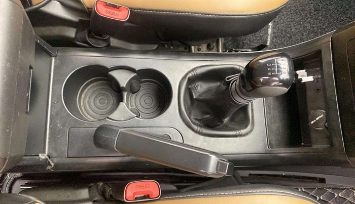 2018 Mahindra XUV500 W5, Diesel, Manual, 42,641 km, Gear Lever