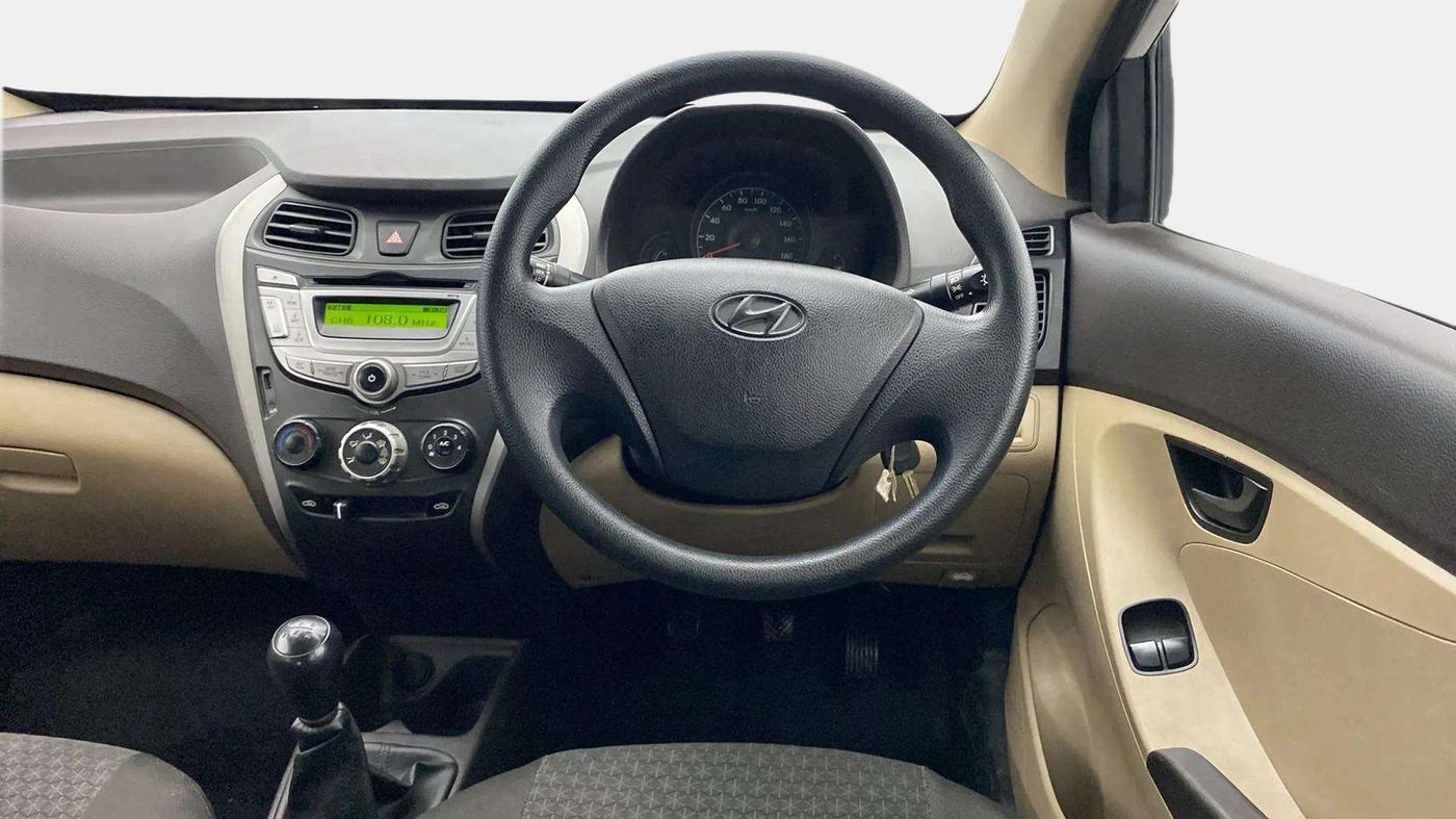 2016 Hyundai Eon ERA +, Petrol, Manual, 47,555 km, Steering Wheel Close Up