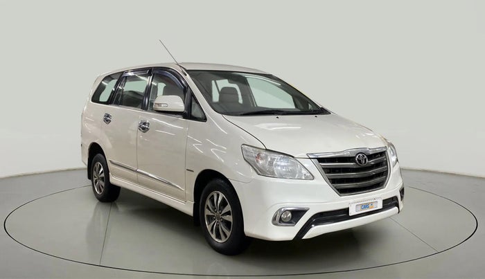 2015 Toyota Innova 2.5 VX 8 STR, Diesel, Manual, 38,989 km, Right Front Diagonal