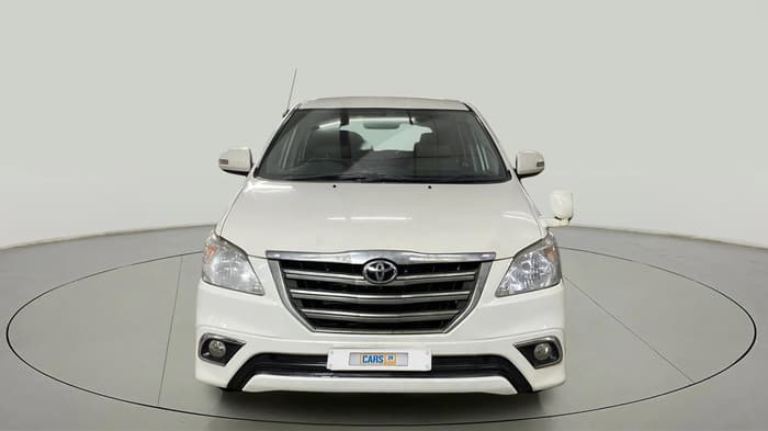 2015 Toyota Innova 2.5 VX 8 STR, Diesel, Manual, 38,989 km, Front