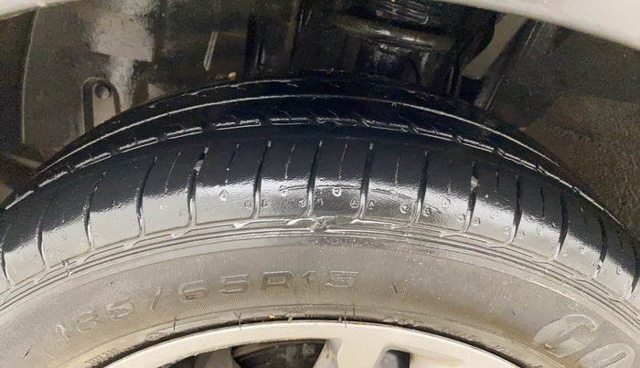 2020 Renault TRIBER RXZ, Petrol, Manual, 71,259 km, Left Front Tyre Tread