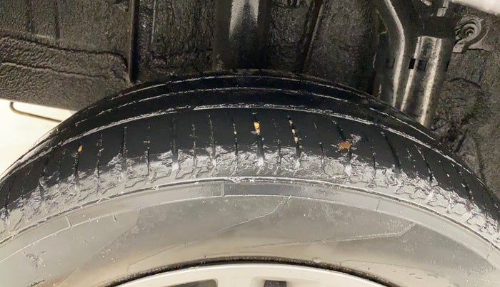 2020 Renault TRIBER RXZ, Petrol, Manual, 71,259 km, Right Rear Tyre Tread
