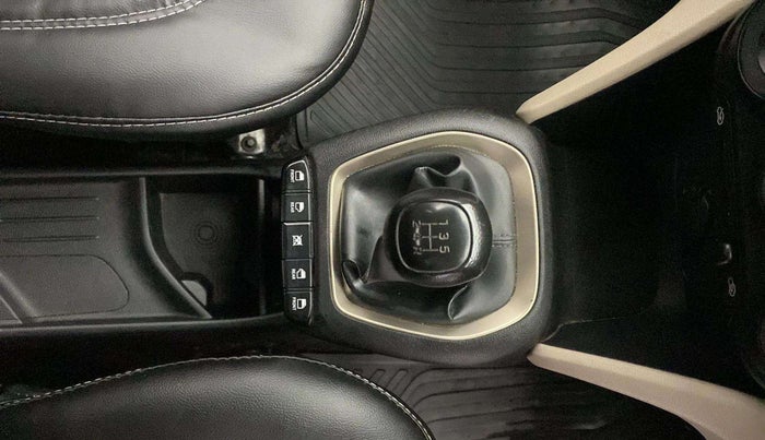 2019 Hyundai NEW SANTRO MAGNA, Petrol, Manual, 50,885 km, Gear Lever